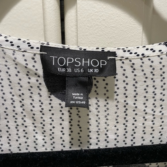 TopShop Women’s Black and White Dot Print Button Front Top Size 6 - Picture 4 of 6